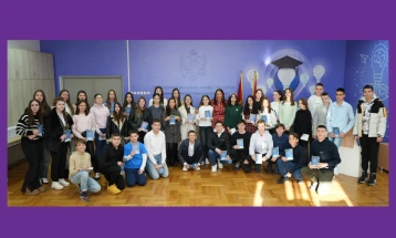 Povećane stipendije najboljim učenicima