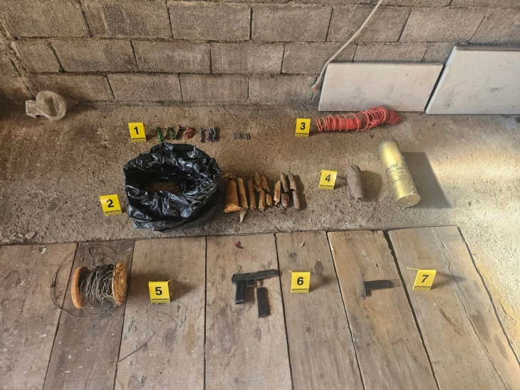 Uhapšene dvije osobe, pronađeno oružje i municija