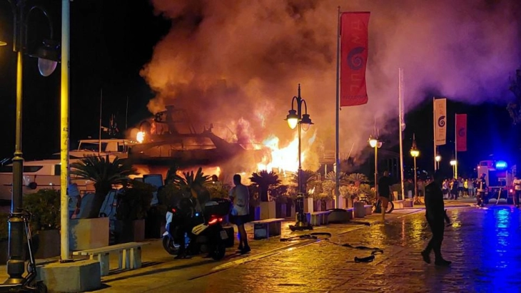 Požar na jahti u Budvi, spriječeno širenje na druge brodove