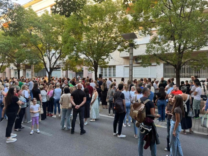 Ispred Vlade protestovali roditelji djece sa autizmom i teškoćama u razvoju