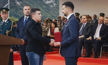 Milatović odlikovao posthumno stradalog vojnika Božovića
