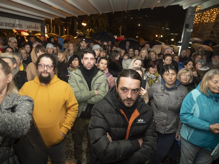 Održan protest Sindikalne organizacije Budvanske rivijere za očuvanje Slovenske plaže