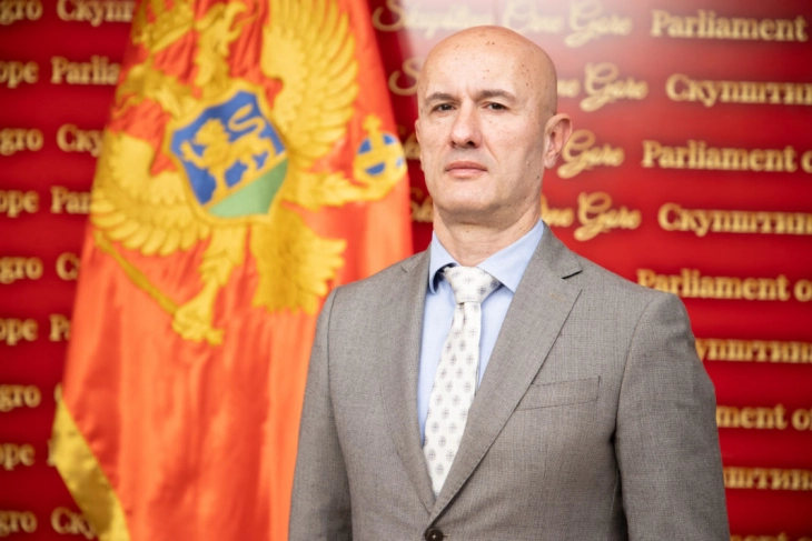 Laković podnio ostavku na funkcije u PES-u i Skupštini, zadržava mandat