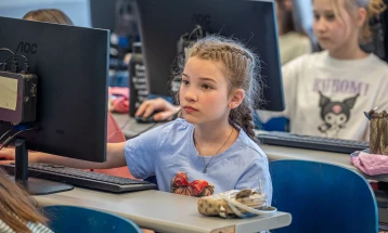 Djevojčice hakuju stereotipe: Nova generacija koja mijenja kod i pravila igre u ICT-u
