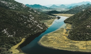 U nesreći na Skadarskom jezeru poginula jedna osoba, za drugom se traga