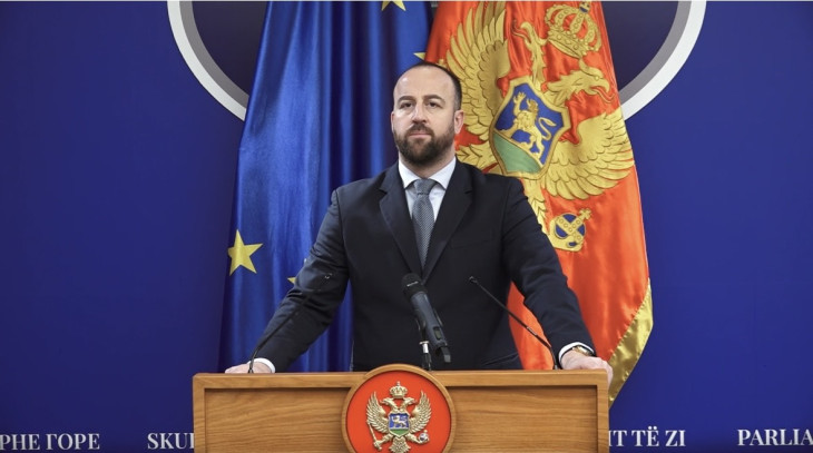 Nikolić: Mandić nema mandat da državne jubilje pretvara u platformu za reviziju karaktera države