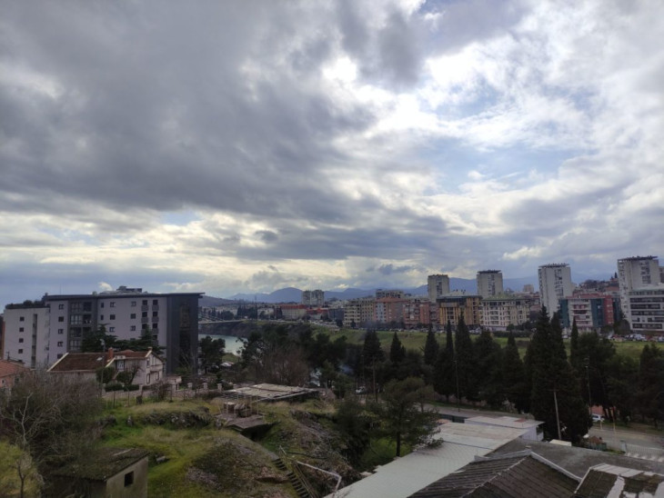 Danas promjenljivo, od sredine dana ponegdje kiša i pljuskovi