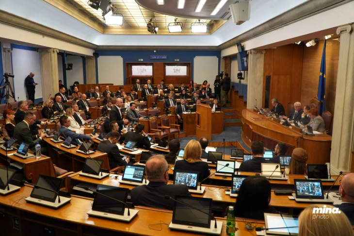 Poslanici sjutra počinju raspravu o promjenama Ustava