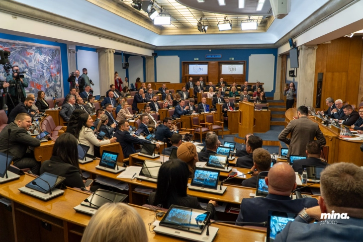 Poslanici danas počinju raspravu o promjenama Ustava