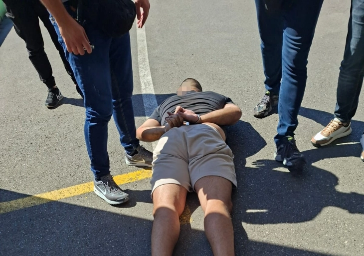 Uhapšen Podgoričanin, zaplijenjena četiri automobila i droga