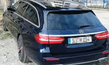 Granična policija u petak oduzela dva vozila