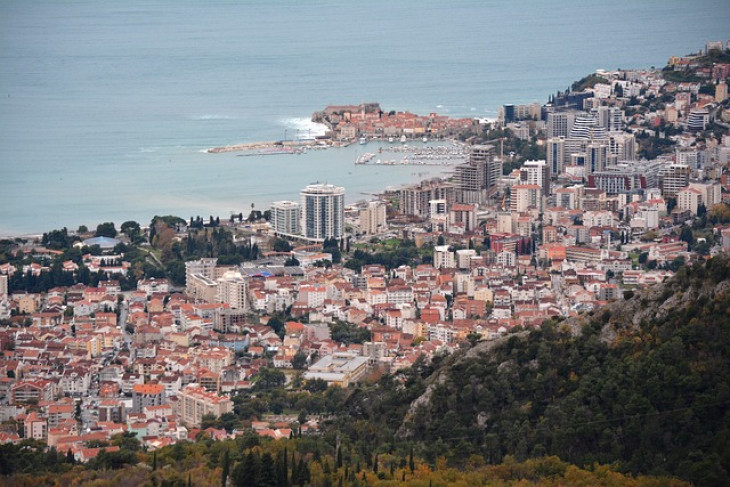 Kontrolisani plažni barovi i noćni klubovi u Budvi, sankcionisano više osoba