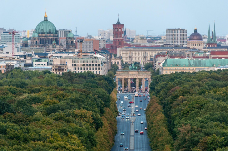 Automobil uletio u masu ljudi na berlinskom prajdu - jedna osoba poginula